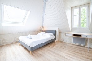 1 slaapkamer, een bureau, internet, beddengoed