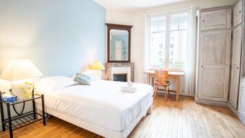 3 slaapkamers, een bureau, internet, beddengoed