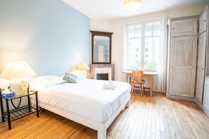 3 chambres, bureau, accès Internet, draps fournis