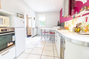 Réfrigérateur, micro-ondes, four, lave-vaisselle