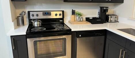 Mikrobølgeovn, ovn, kogeplade, opvaskemaskine