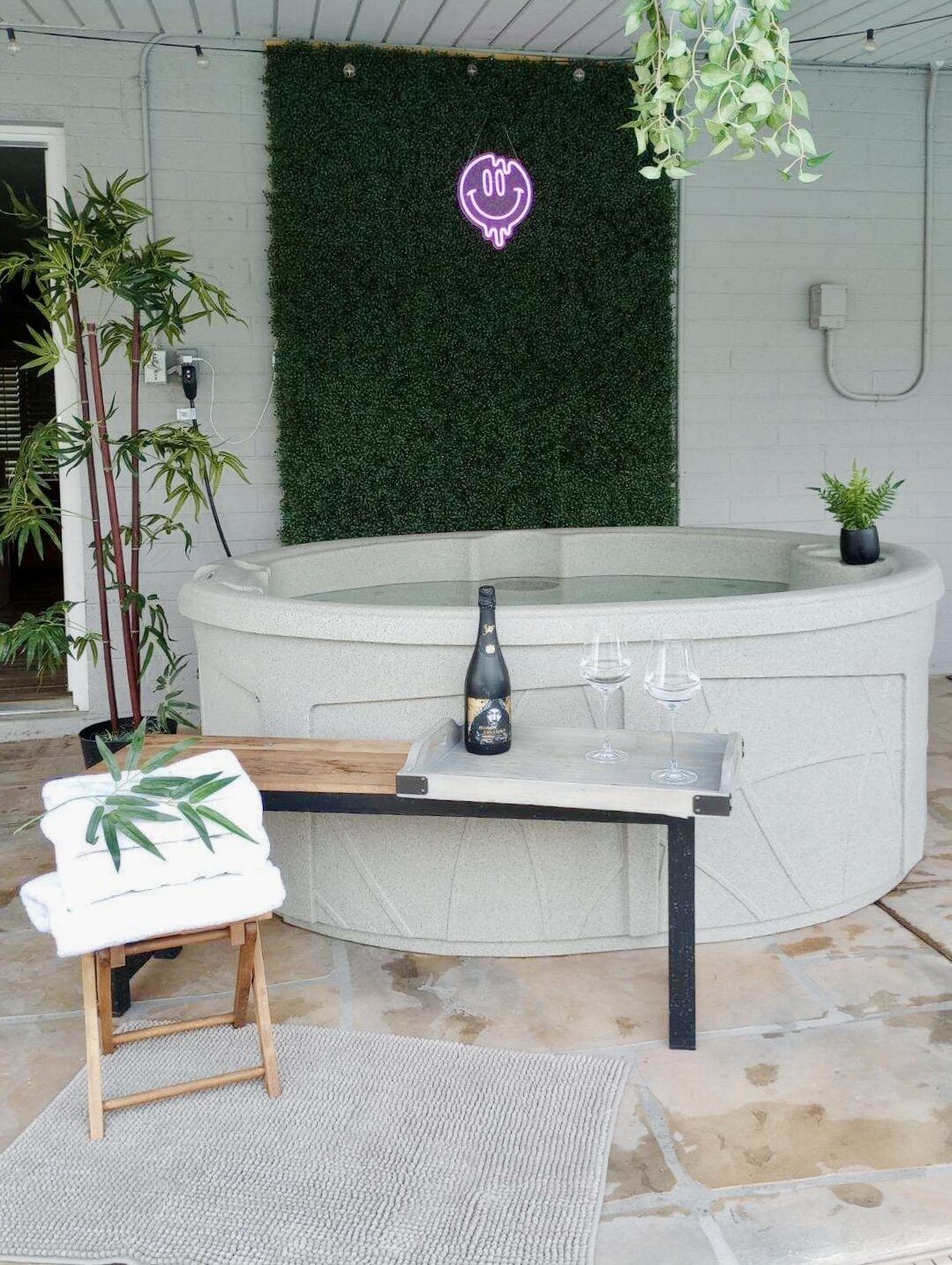 Luxury house with a Pool, a Hot Tub, and Cozy vibe! Plenty games, and a fire-pit