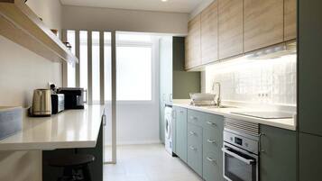 Fridge, microwave, oven, dishwasher