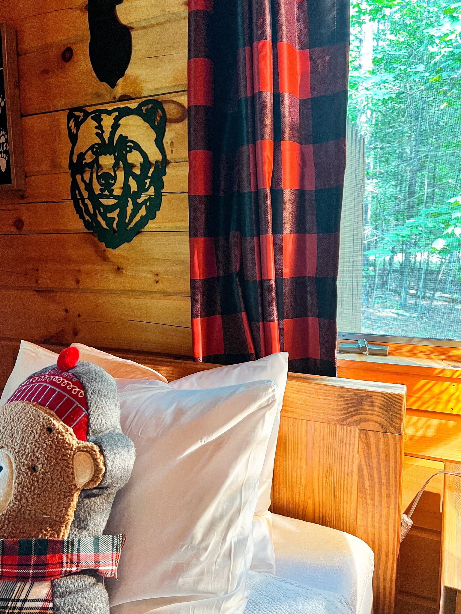 3 bedrooms, iron/ironing board, travel cot, WiFi