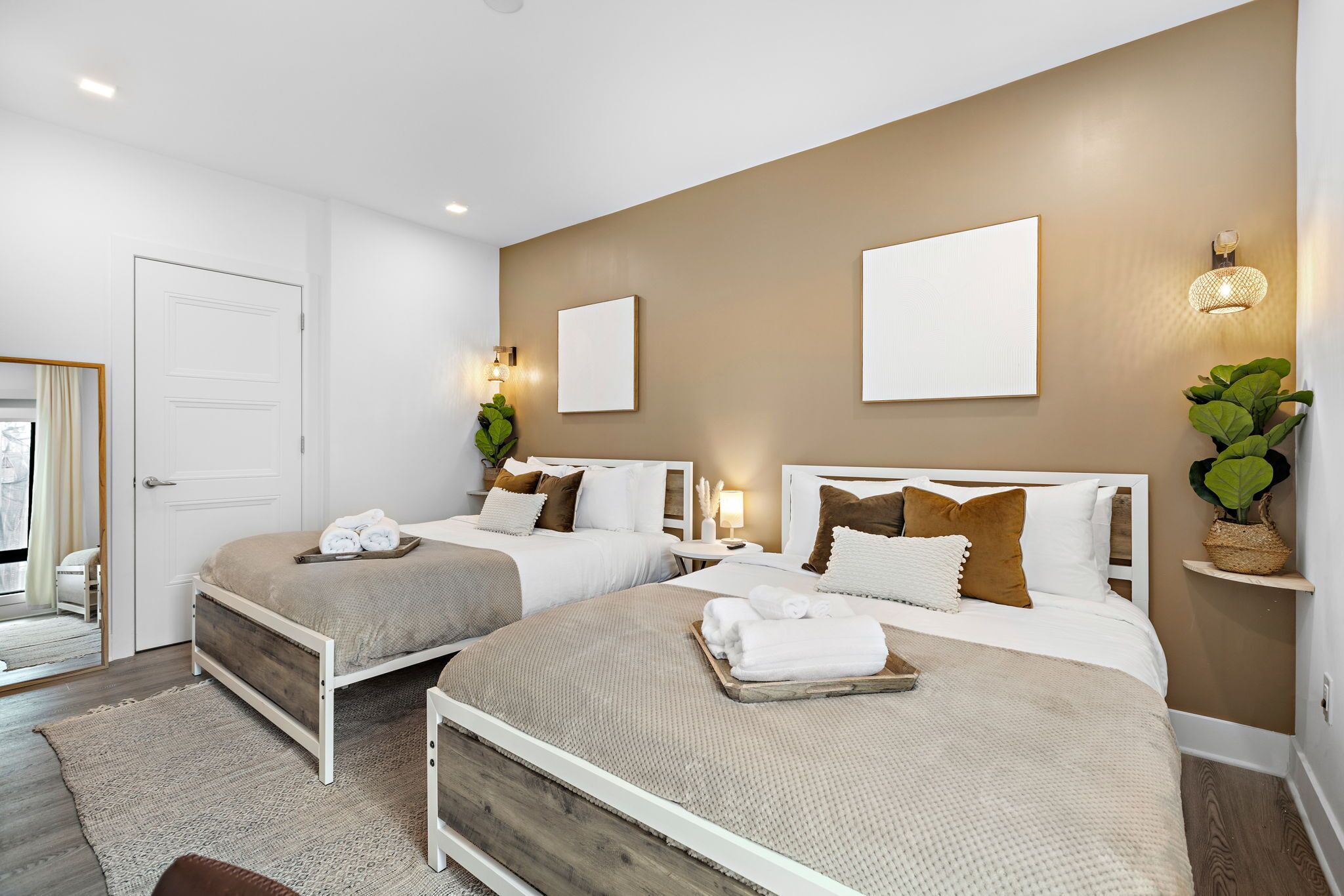Modern 3BR, Sleeps 15, 30% off, Free 2 Pkng