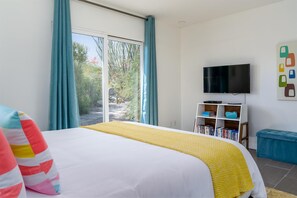 3 bedrooms, desk, iron/ironing board, travel crib - Resort Style Retreat in Palm Springs (Palm Springs)