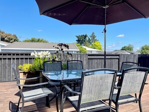 Outdoor dining - M&K HOME central heating Chartwell Shopping Centre (Hamilton)