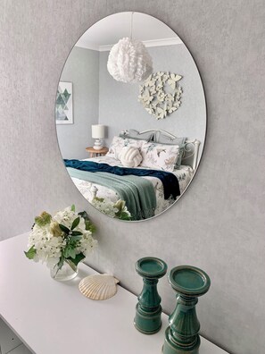 4 bedrooms, desk, iron/ironing board, travel crib