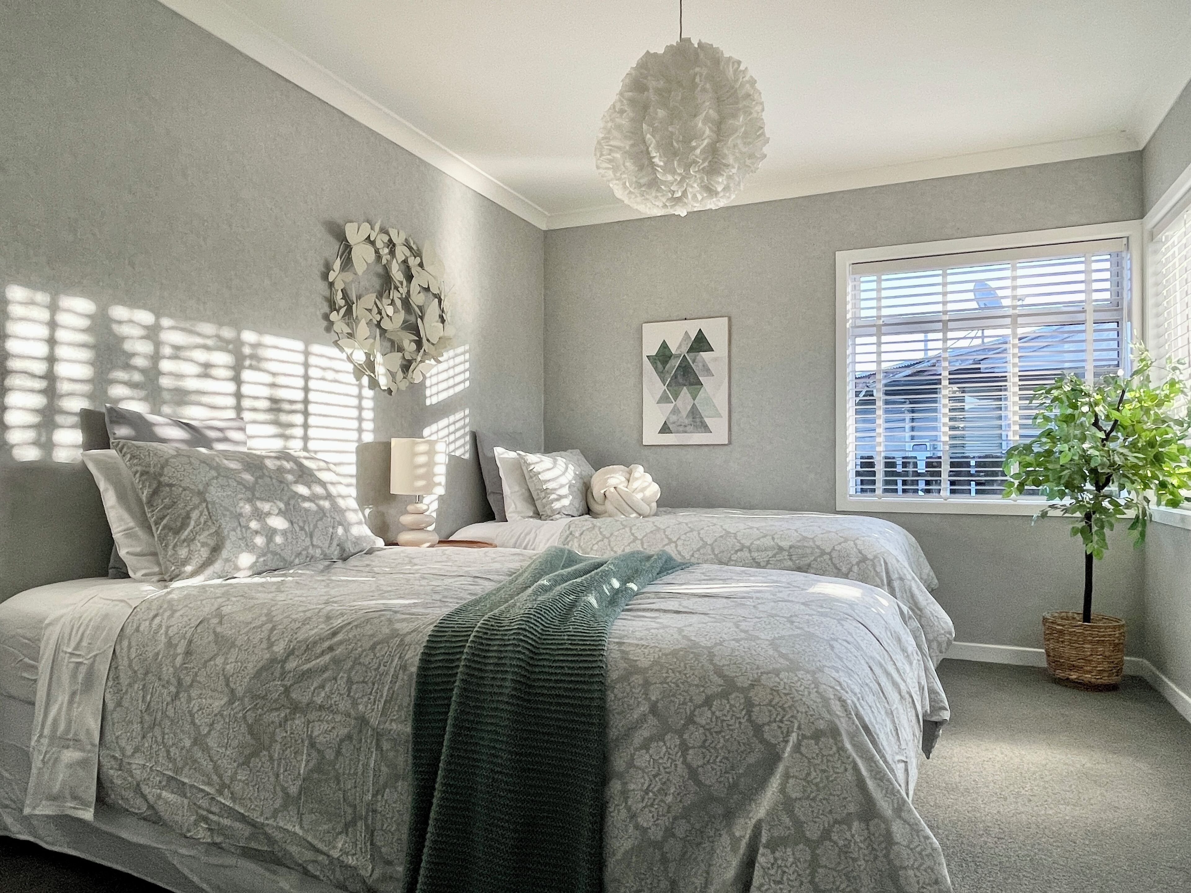4 bedrooms, desk, iron/ironing board, travel crib
