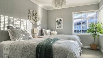 4 bedrooms, desk, iron/ironing board, travel crib