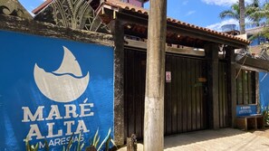 Exterior detail - Pousada Maré Alta (São Sebastião)