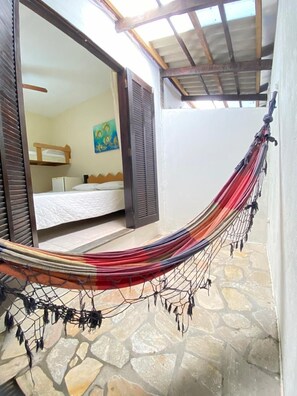 Basic Suite | Individually decorated, free WiFi, bed sheets - Pousada Maré Alta (São Sebastião)