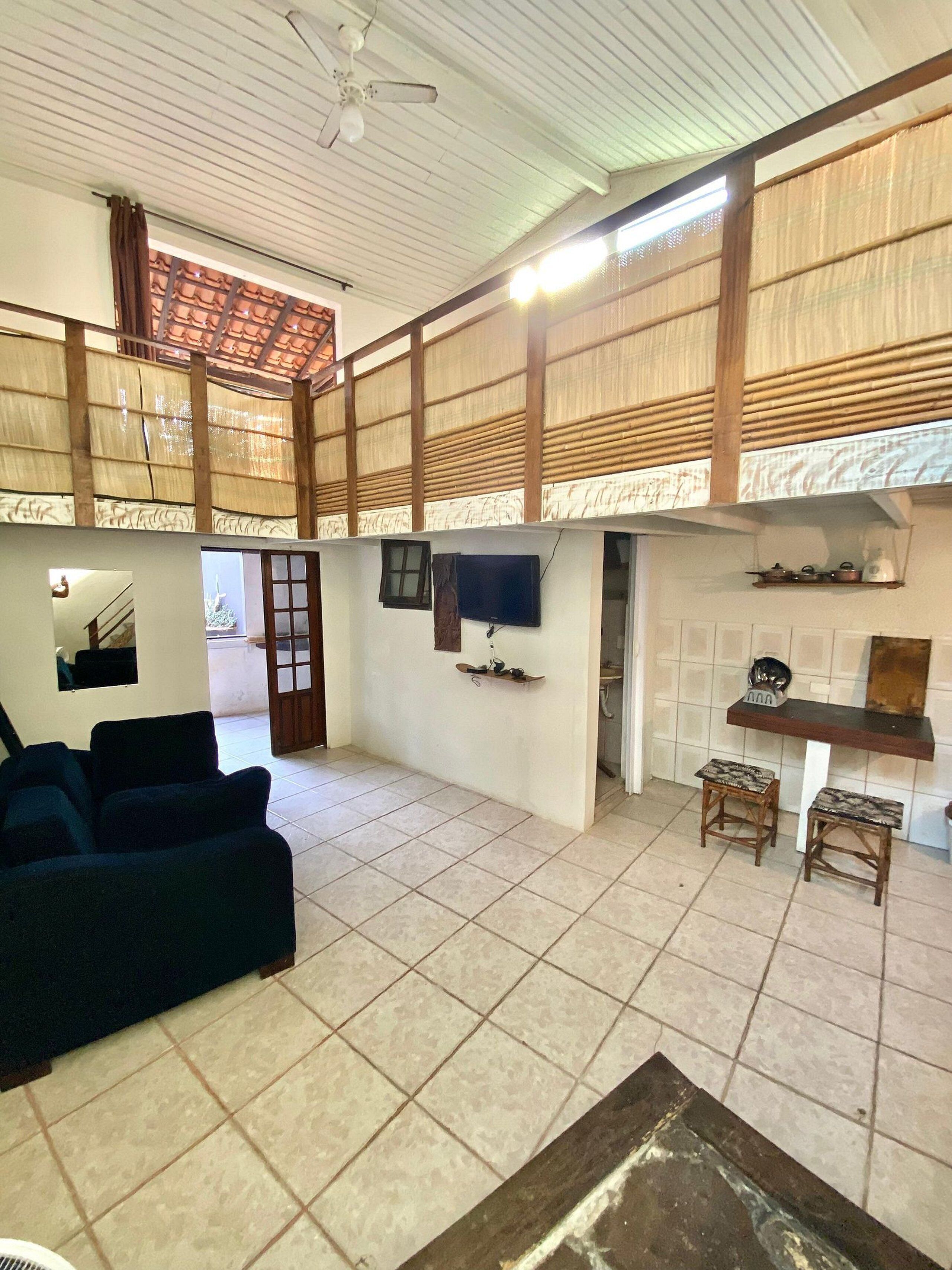 Chalet básico | Zona de estar | Televisión LED de 20 pulgadas con canales por satélite