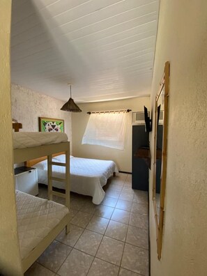 Suite | Individually decorated, free WiFi, bed sheets - Pousada Maré Alta (São Sebastião)