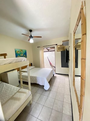 Basic Suite | Individually decorated, free WiFi, bed sheets - Pousada Maré Alta (São Sebastião)