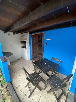 Basic Chalet | Outdoor dining