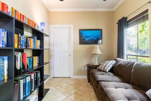 Living area - Washington Corridor & Park Living (Houston)