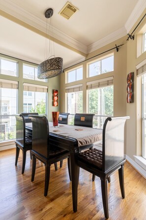 Dining - Washington Corridor & Park Living (Houston)