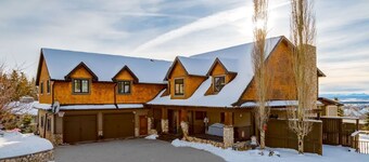 Rocky View Bed and Breakfast in the heart of NW Calgary