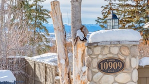 A stone wall with a sign reading "Eamon 10909 Road" and a lantern on top. - Rocky View Bed and Breakfast Garden Room (Calgary)