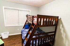 3 dormitorios, tabla de planchar con plancha, wifi y ropa de cama