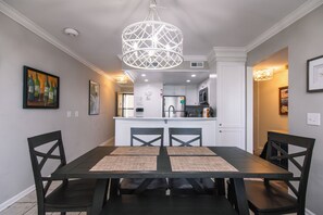 Dining - 216 Bay Creek Villa-Beautiful 2nd Floor Villa;Private Balcony;Water Views;Communal Pool (Edisto Beach)