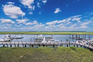 Marina - 216 Bay Creek Villa-Beautiful 2nd Floor Villa;Private Balcony;Water Views;Communal Pool (Edisto Beach)