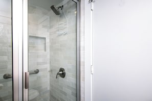 Shower, towels - 216 Bay Creek Villa-Beautiful 2nd Floor Villa;Private Balcony;Water Views;Communal Pool (Edisto Beach)