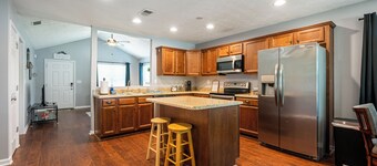 1 Mile to Lakepoint with Fenced BKYD, Pet-Friendly