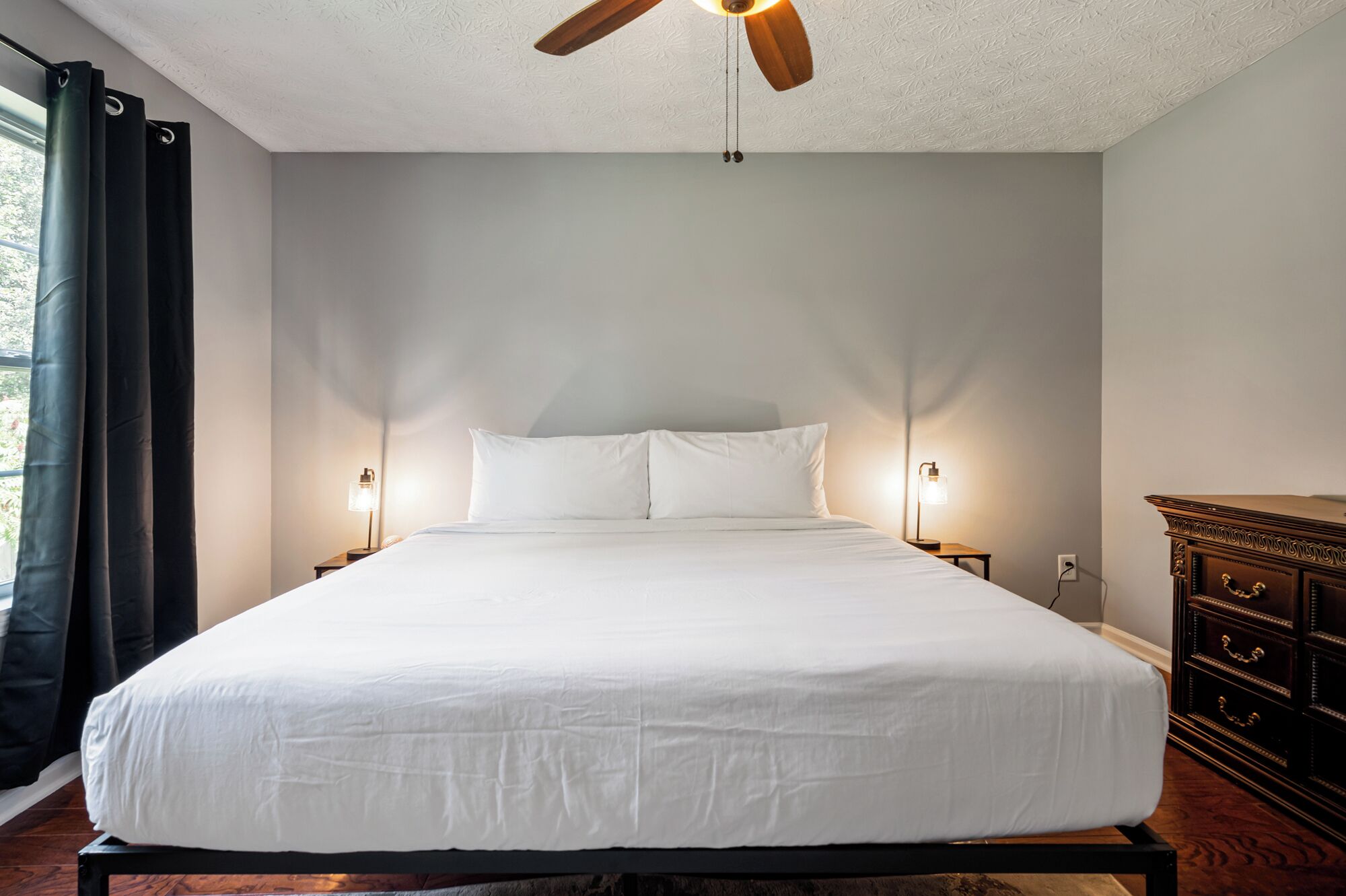 3 bedrooms, iron/ironing board, WiFi, bed sheets