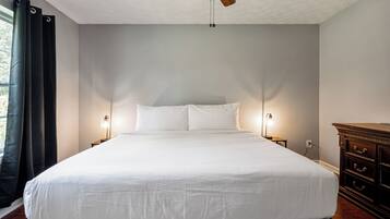 3 bedrooms, iron/ironing board, WiFi, bed sheets