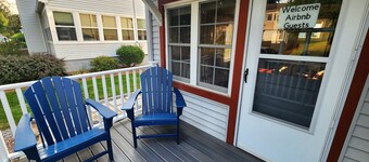 Laid-Back Linntown Guest Suite Bed & Bath w Private Entrance