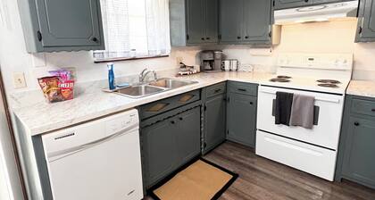 COZY 2Bedroom/1Bath Duplex