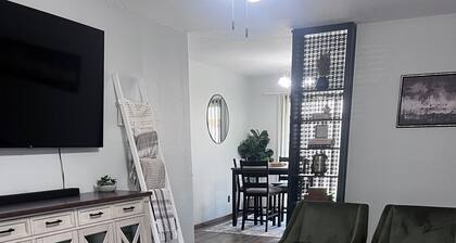 COZY 2Bedroom/1Bath Duplex