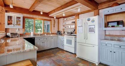Chardonnay Chalet: Dreamy Adirondack Style Chalet in Wine Country!