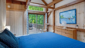 4 bedrooms, iron/ironing board, internet, bed sheets