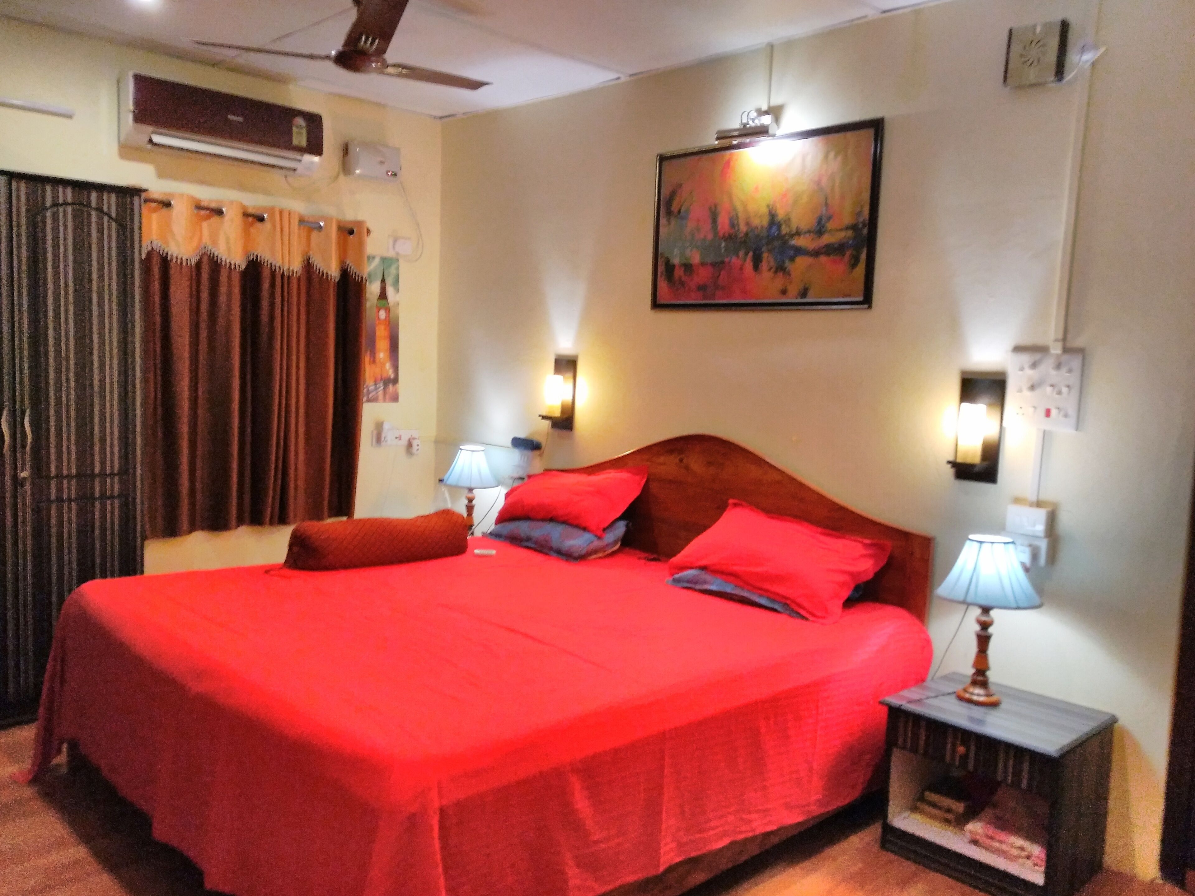 3 habitaciones, tabla de planchar con plancha, wifi y ropa de cama 