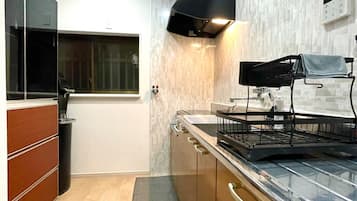 Fridge, microwave, stovetop, cookware/dishes/utensils