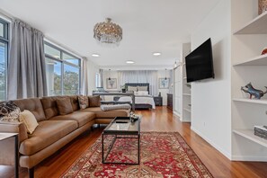 Executive Double Room, 1 Bedroom, Terrace | Premium bedding, pillowtop beds, individually decorated - The Bays bed and Breakfast (Auckland)