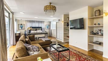 Executive Suite | 1 bedroom, premium bedding, desk, laptop workspace