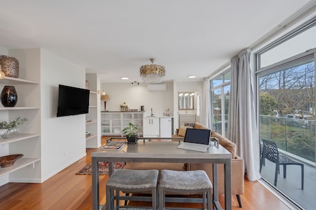 1 habitación, ropa de cama de alta calidad y escritorio