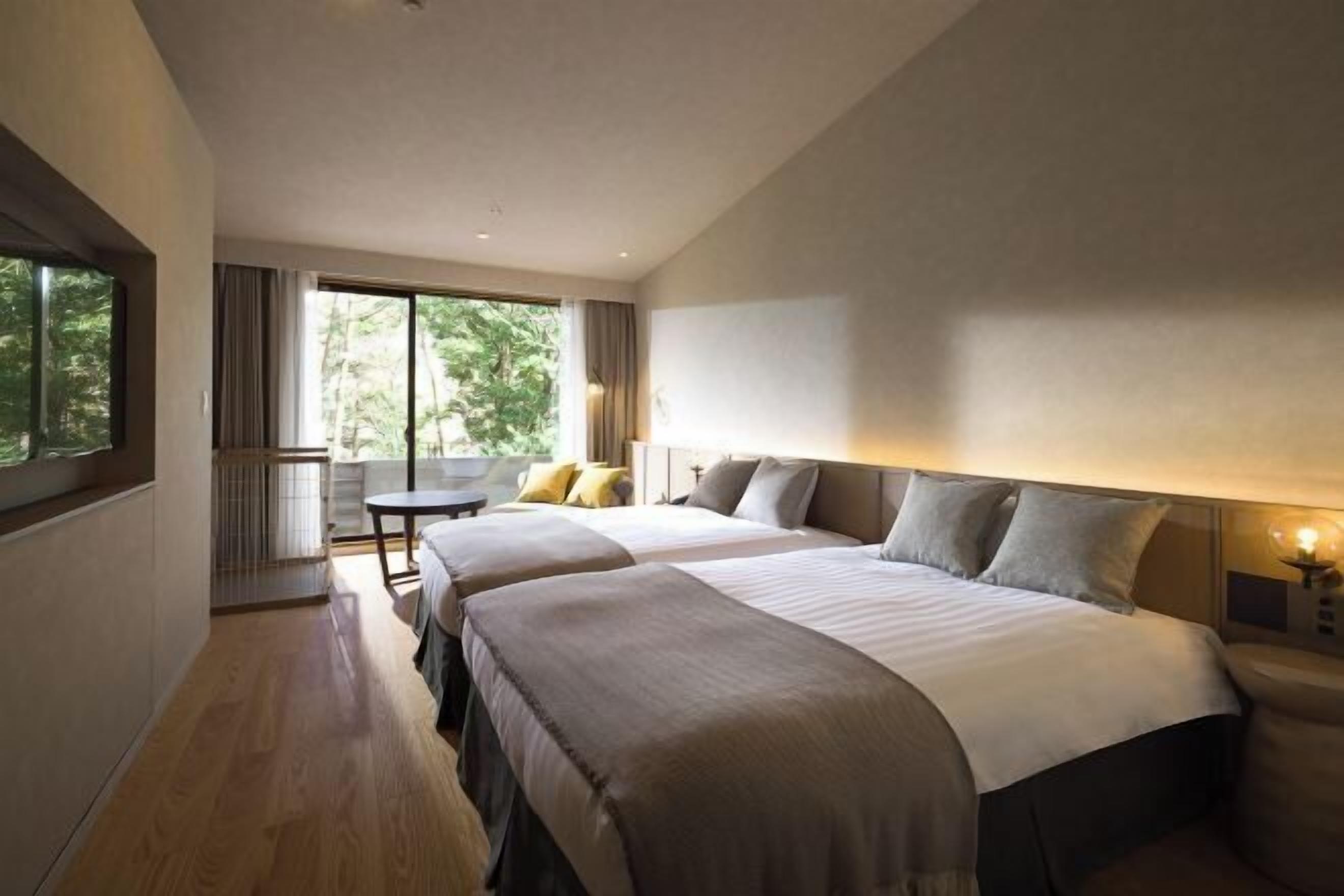 Down comforters, in-room safe, blackout drapes, free WiFi