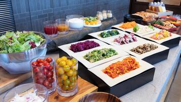 Daily buffet breakfast (JPY 3300 per person)