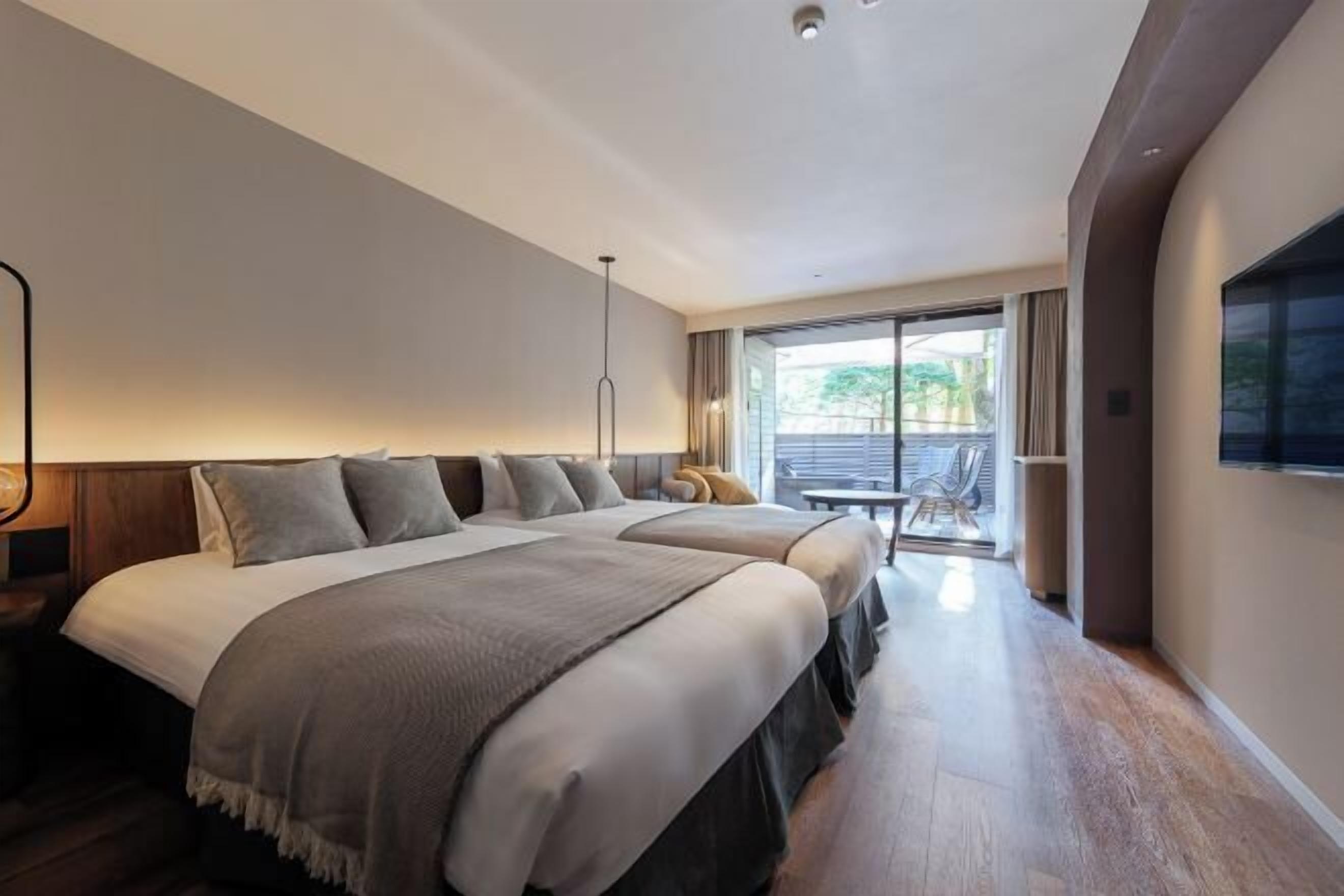 Down comforters, in-room safe, blackout drapes, free WiFi