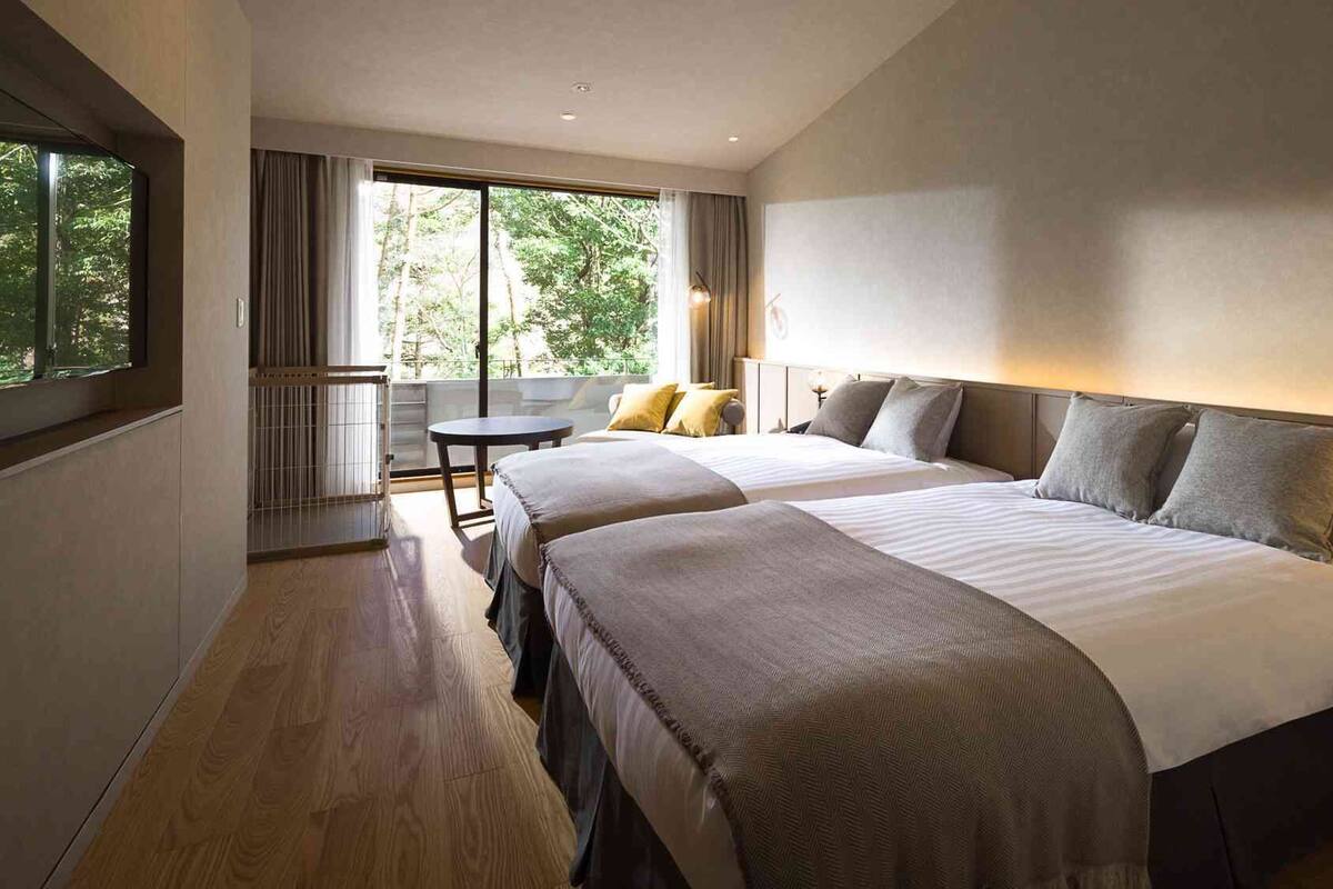 Edredons de pluma, cofres nos quartos, cortinas blackout
