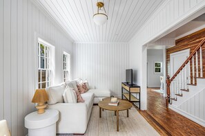 Living area - Charming + Circa 1889 Historic Eyebrow Home  (Key West)