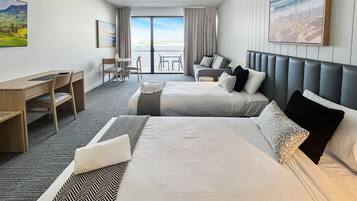 Superior King or Twin Room | Living area
