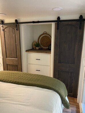 2 habitaciones, tabla de planchar con plancha y wifi gratis 