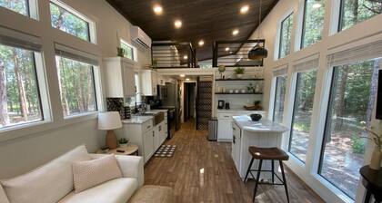 Cabin in the piney woods of East Texas, near lakes and state parks.
