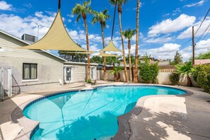 Pool - Vegas Oasis Summary: (Las Vegas)